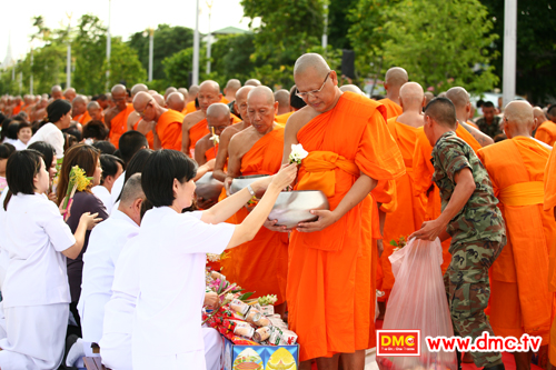 ตักบาตร,พระพุทธศาสนา